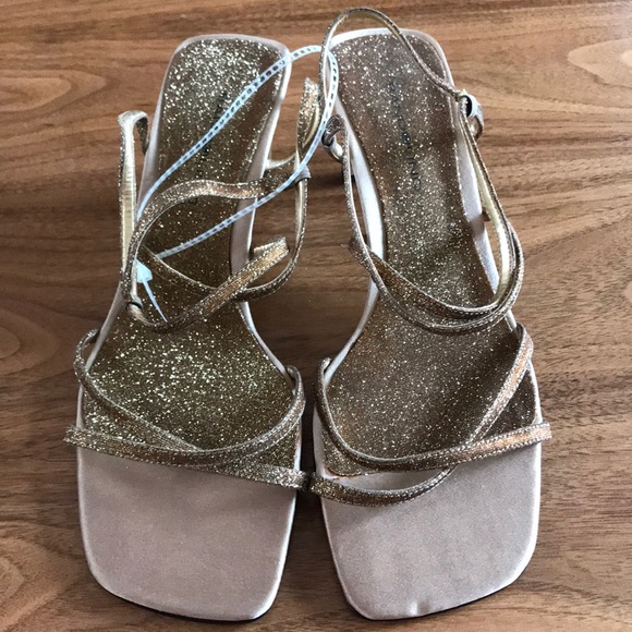 NWT Bandolino Sandals Size 8 1/2 - Picture 1 of 8